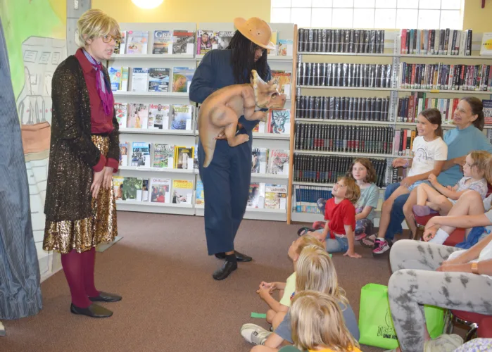 CF library show brings kids face to face with dinosaurs